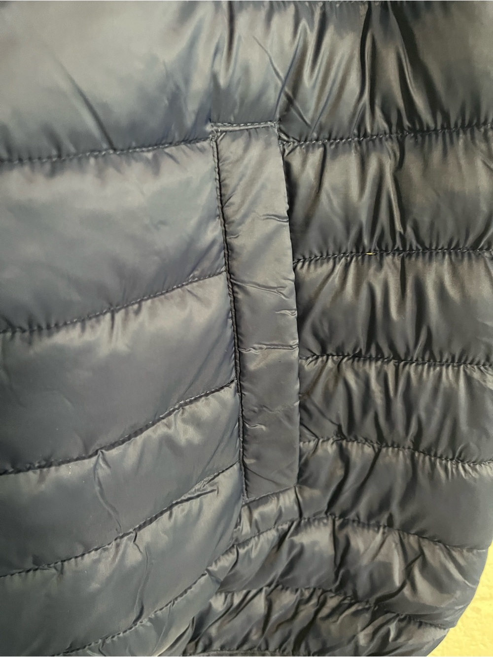 Izod Puffer Vest with Stand Collar- Large - Picture 4 of 6